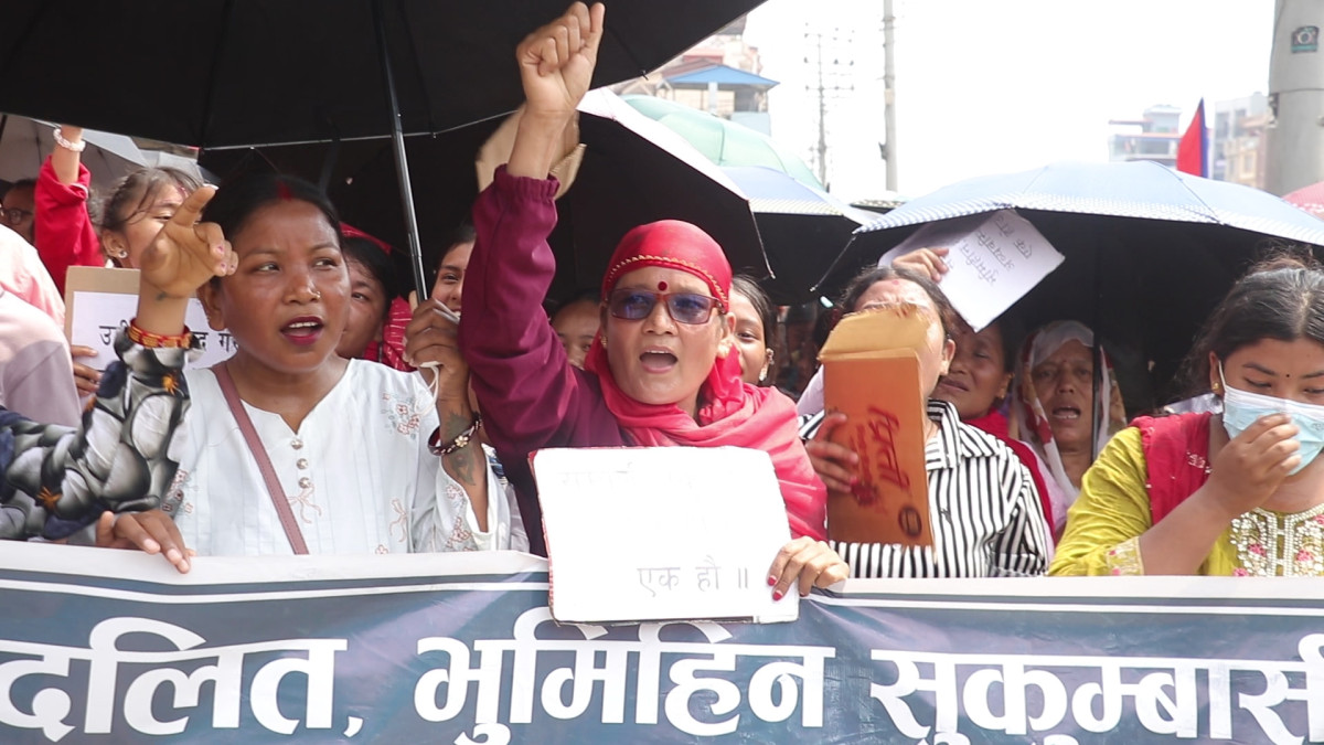 तत्काल लालपूर्जाको ग्यारेन्टी गर्न बुटवलका  सुकुम्बासीहरूको सरकारसँग माग