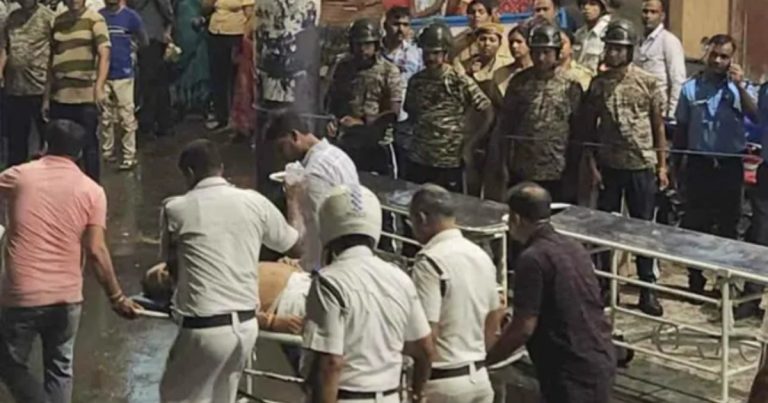 कोलकातामा दुर्गा पूजा पण्डालमा भागदौड, १९ जनाको मृत्यु